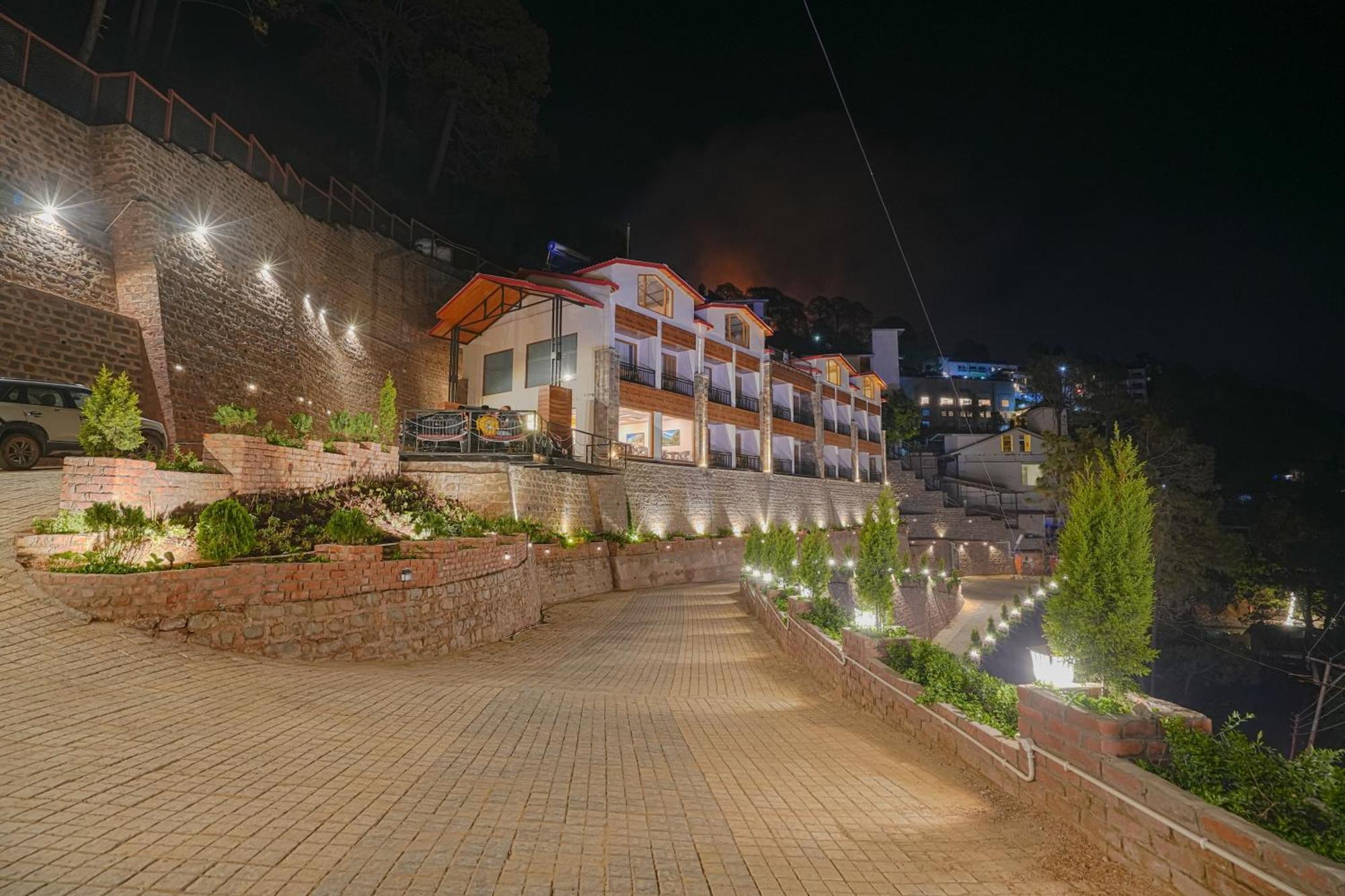 The Sanawar Heights I Kasauli I New Property Extérieur photo